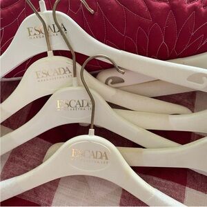 Escada Hangers Set